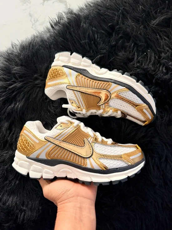 Nike Zoom Vomero 5 - Picture 3 of 8